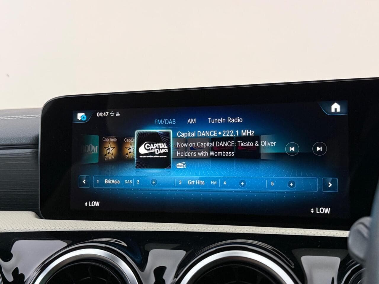 Mercedes-Benz CLA thumbnail Infotainment System