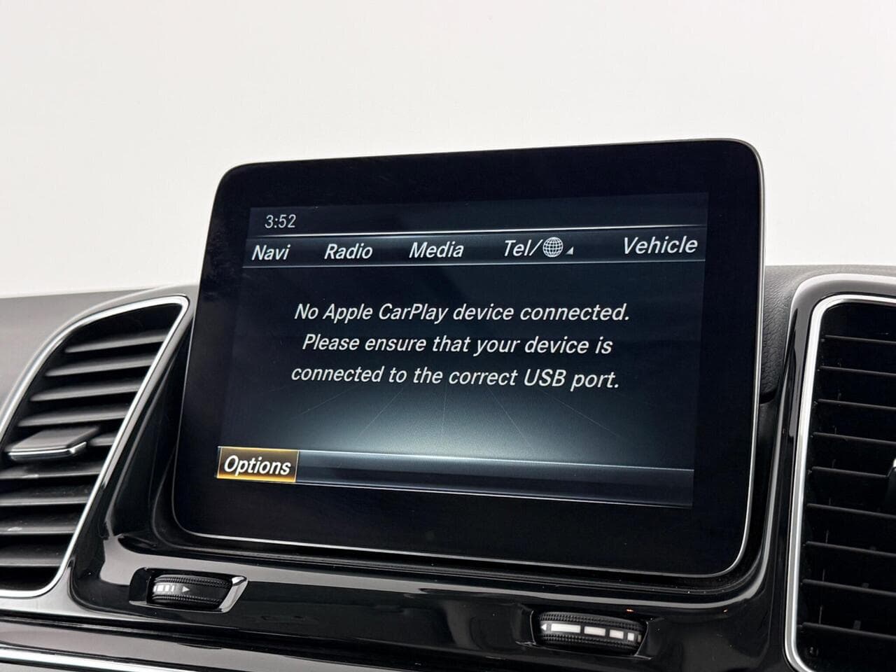 Mercedes-Benz GLE thumbnail Infotainment System