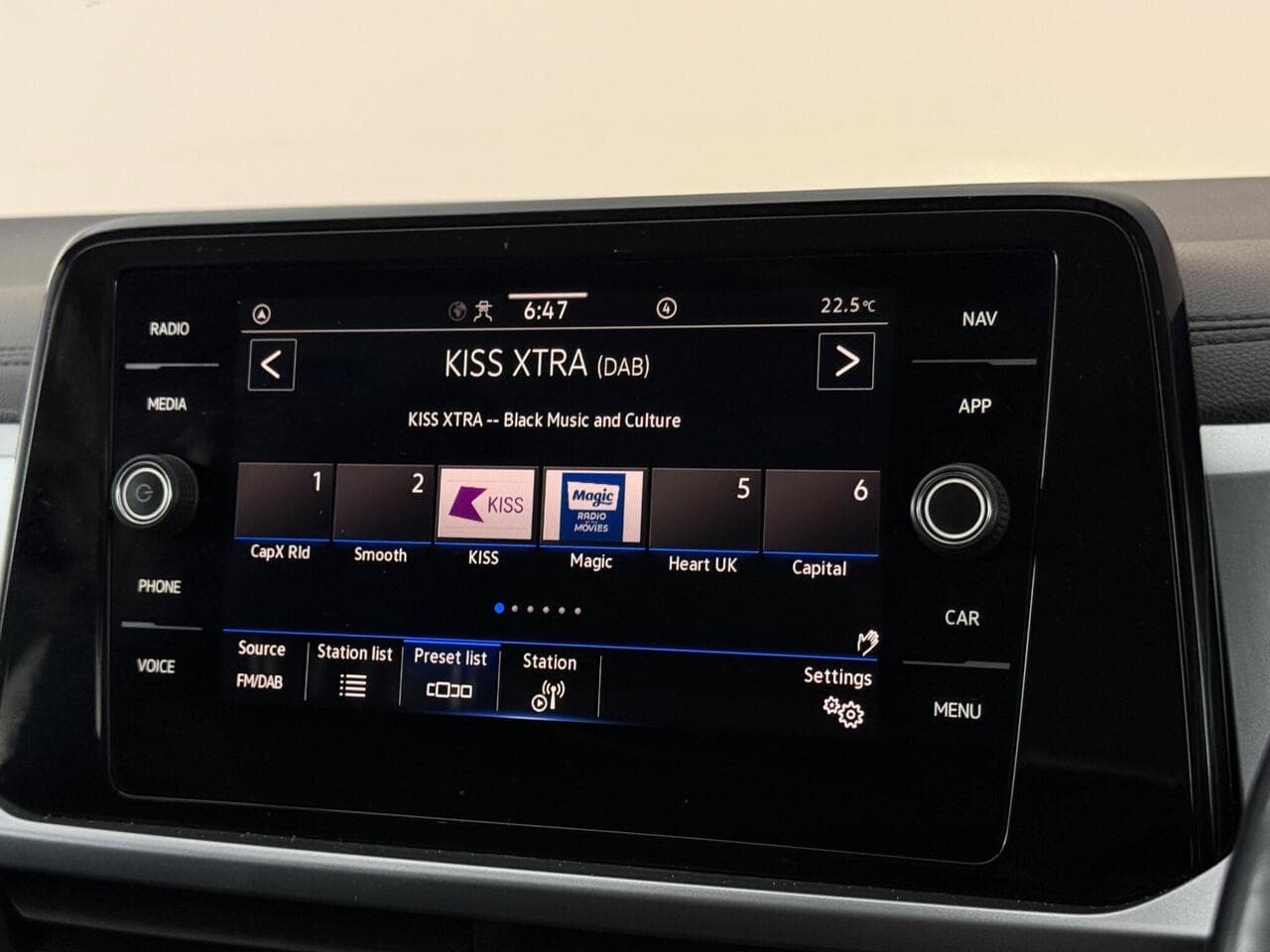 Volkswagen T-Roc thumbnail Infotainment System