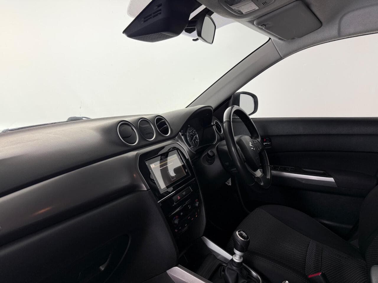 Suzuki Vitara thumbnail Interior Front