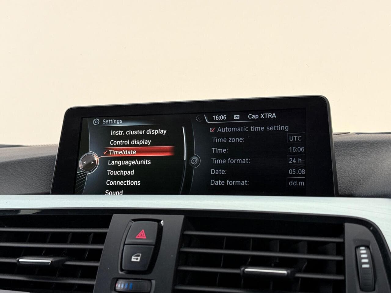 BMW 3 Series thumbnail Infotainment System