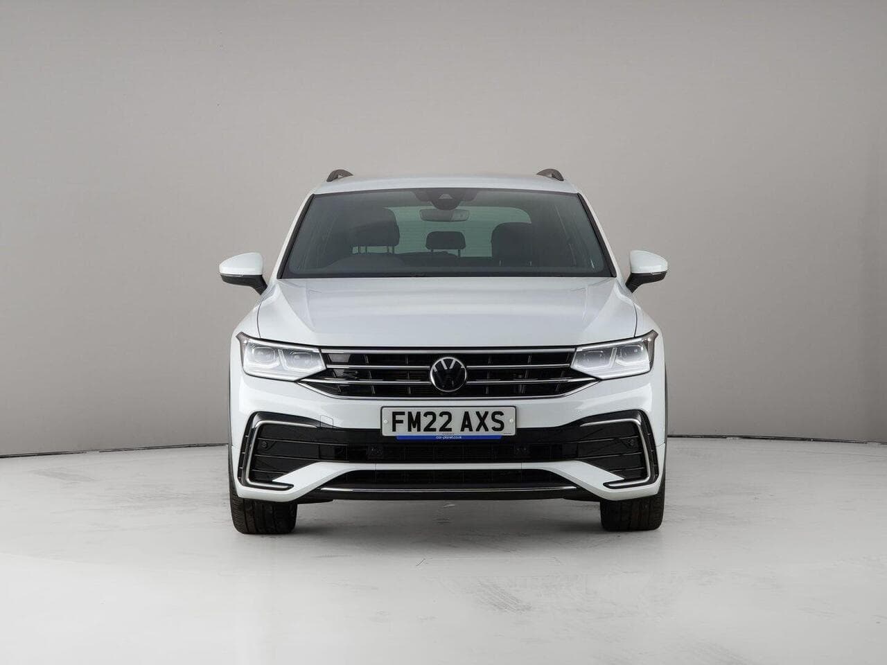 Volkswagen Tiguan thumbnail Front