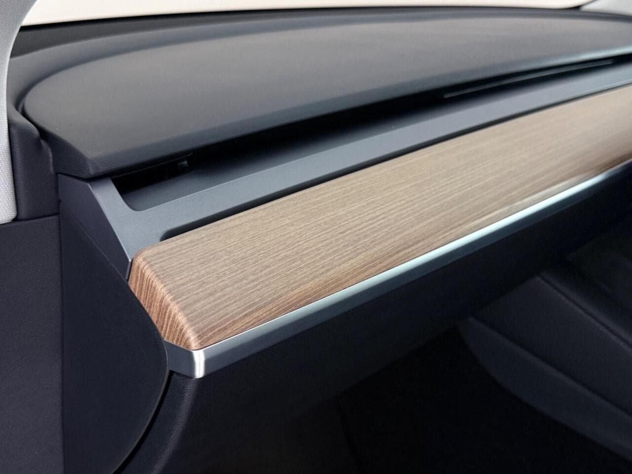 Tesla Model 3 thumbnail Glove Box