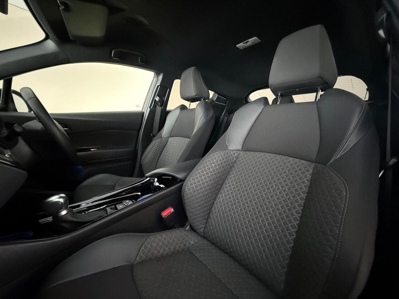 Toyota C-HR thumbnail Seat Front Passenger