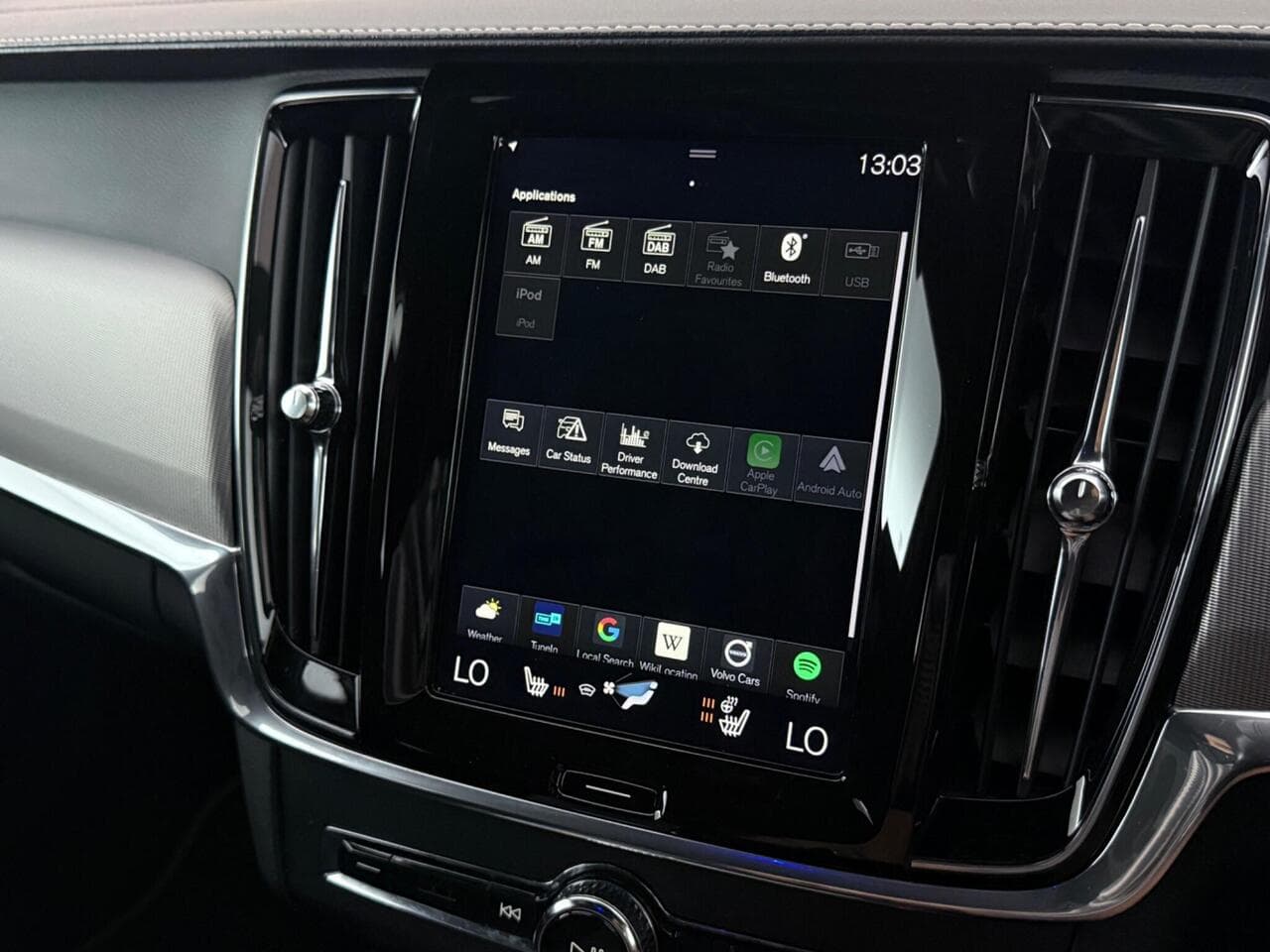 Volvo S90 thumbnail Infotainment System