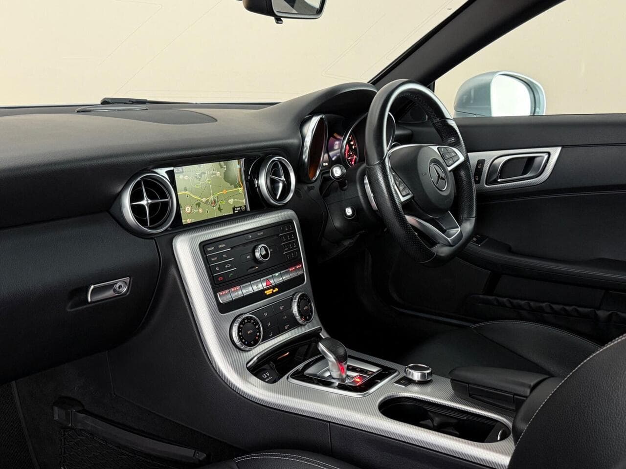 Mercedes-Benz SLC thumbnail Interior Front