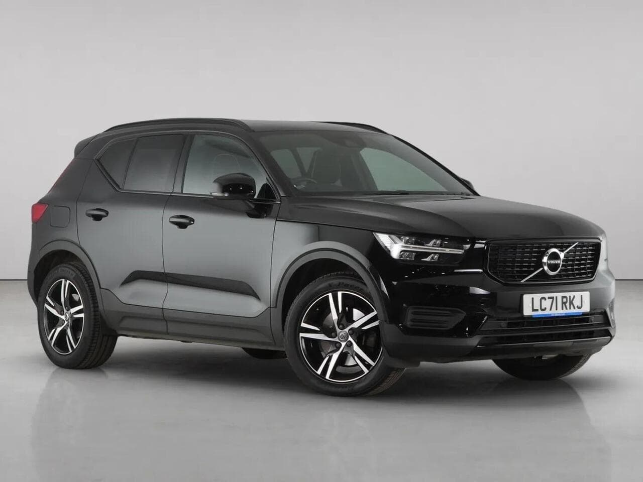 Volvo XC40 - Volvo XC40 2.0 B4 MHEV R-Design SUV 5dr Petrol Hybrid Auto Euro 6 (s/s) (197 ps)