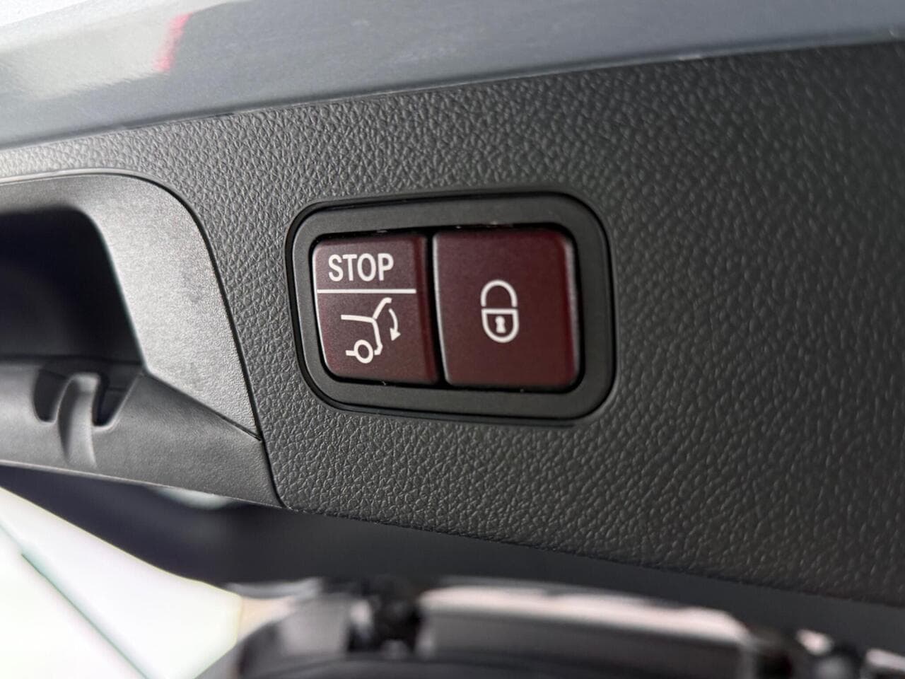 Mercedes-Benz GLC thumbnail Misc Controls
