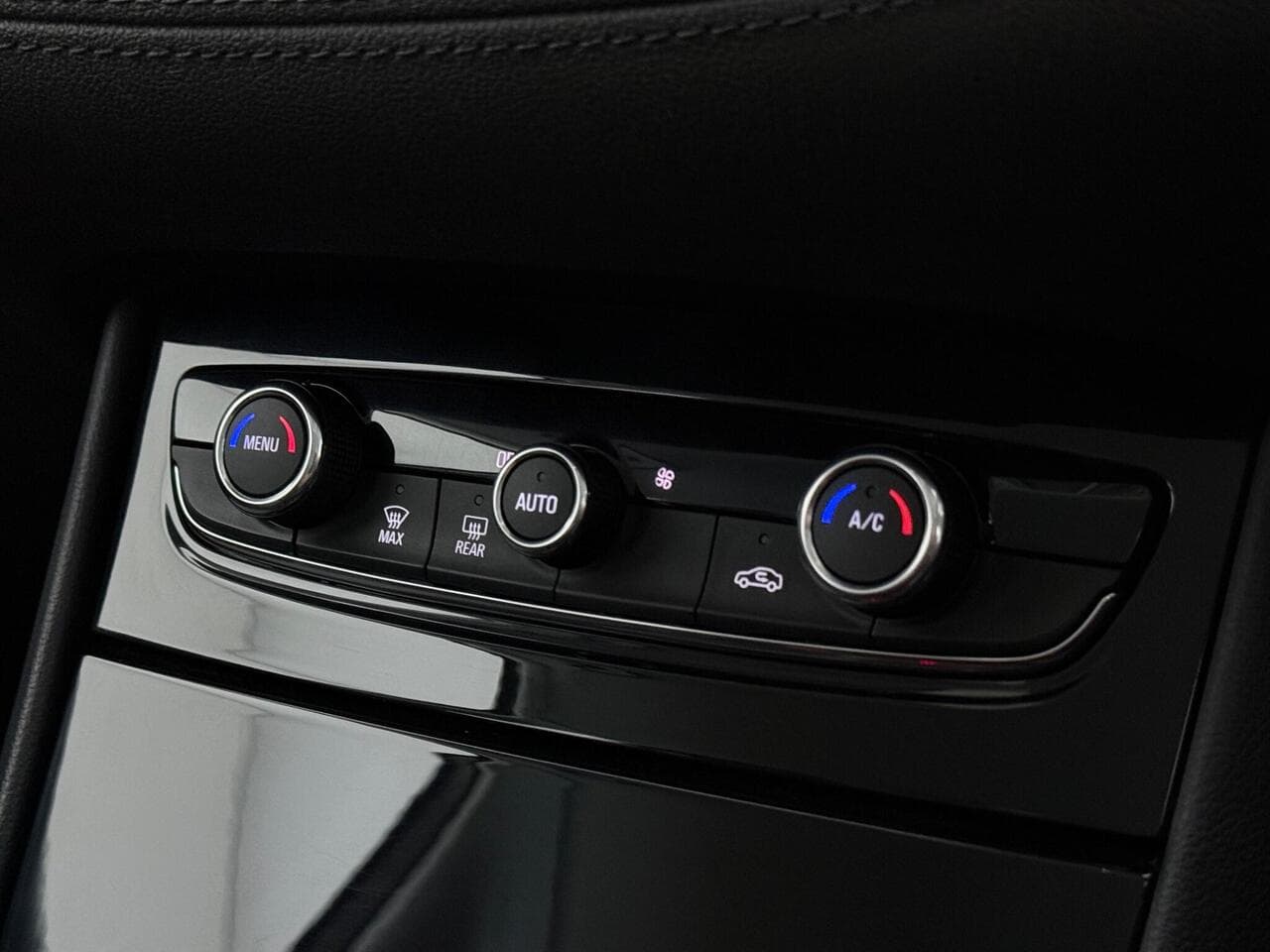 Vauxhall Grandland X thumbnail Misc Controls