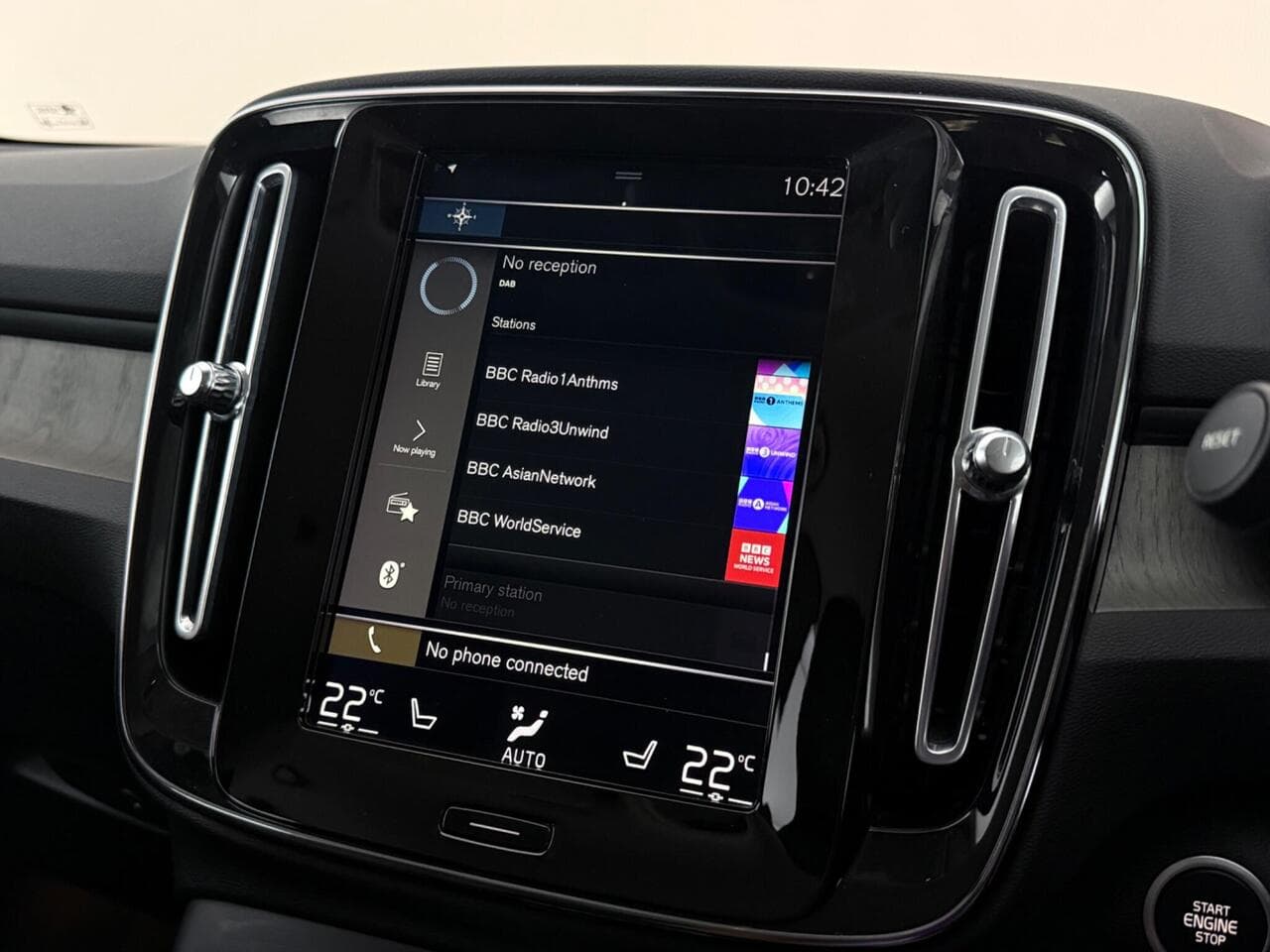 Volvo XC40 thumbnail Infotainment System
