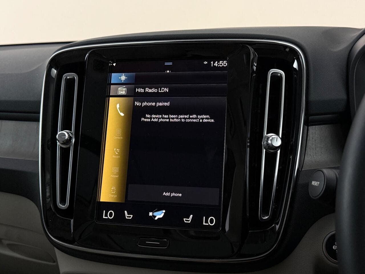 Volvo XC40 thumbnail Infotainment System