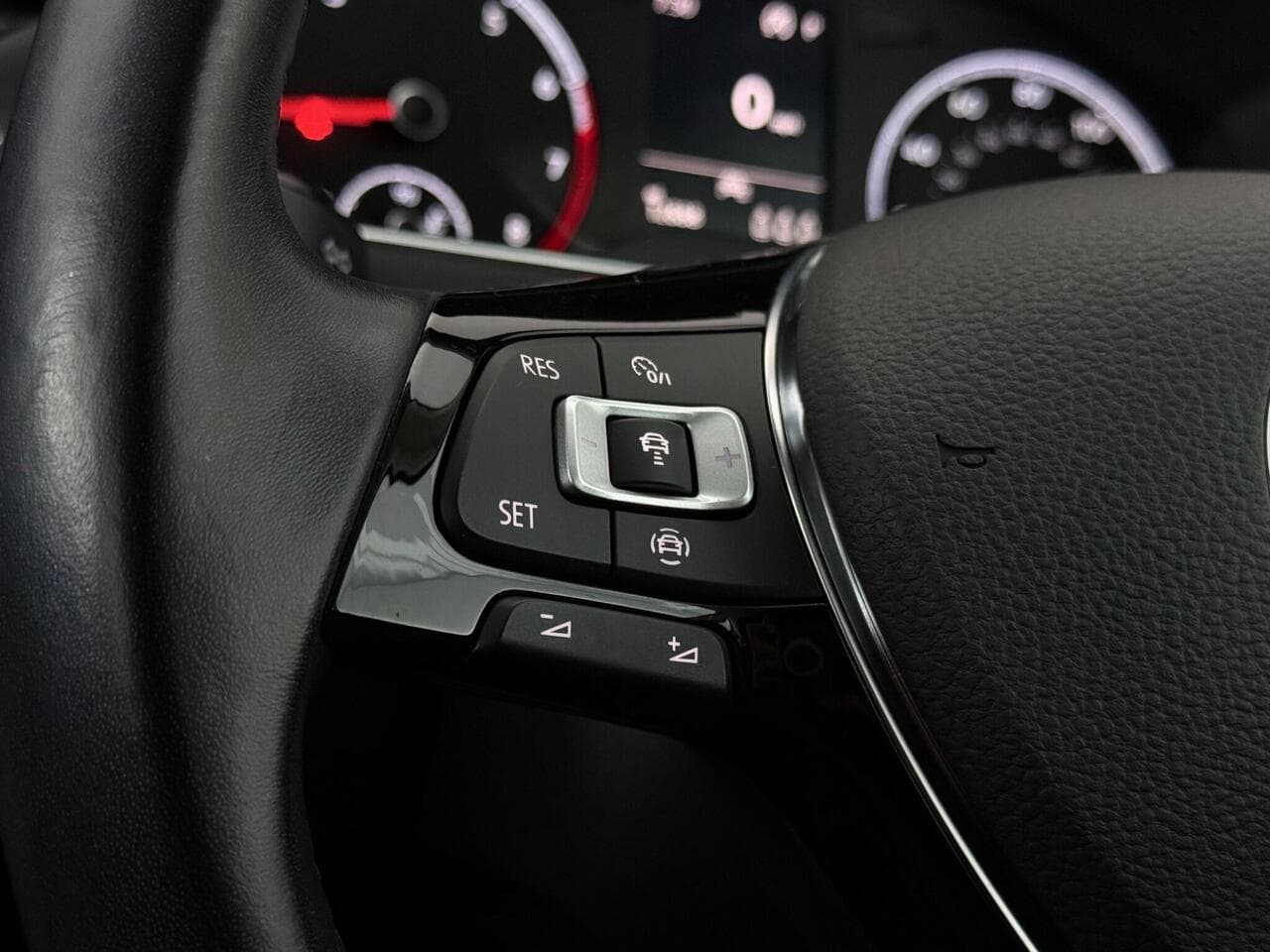 Volkswagen T-Roc thumbnail Misc Controls