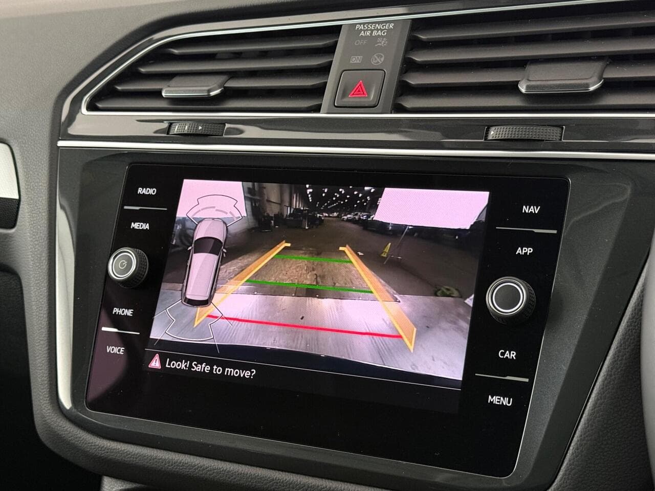 Volkswagen Tiguan thumbnail Infotainment System