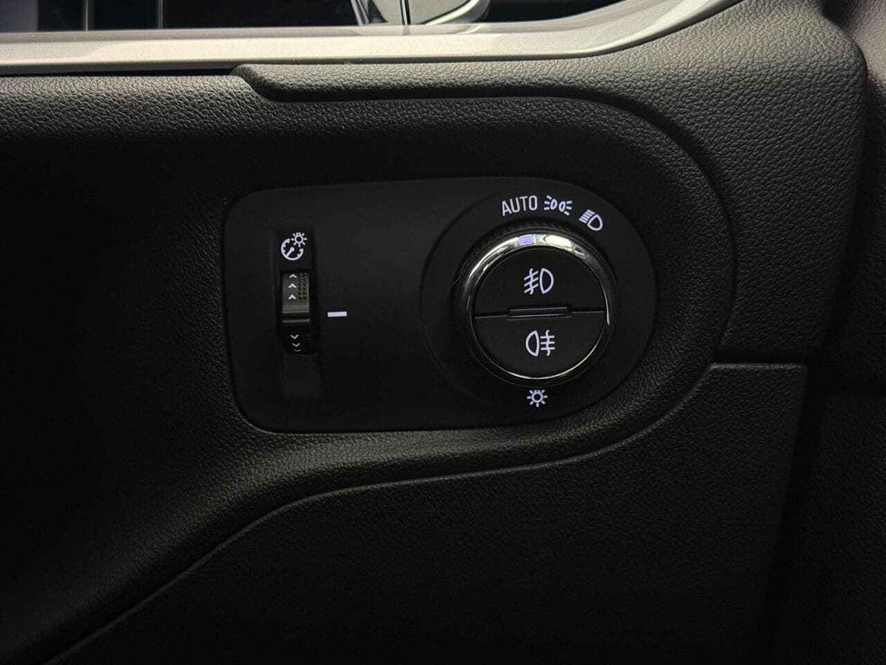 Vauxhall Grandland thumbnail Misc Controls