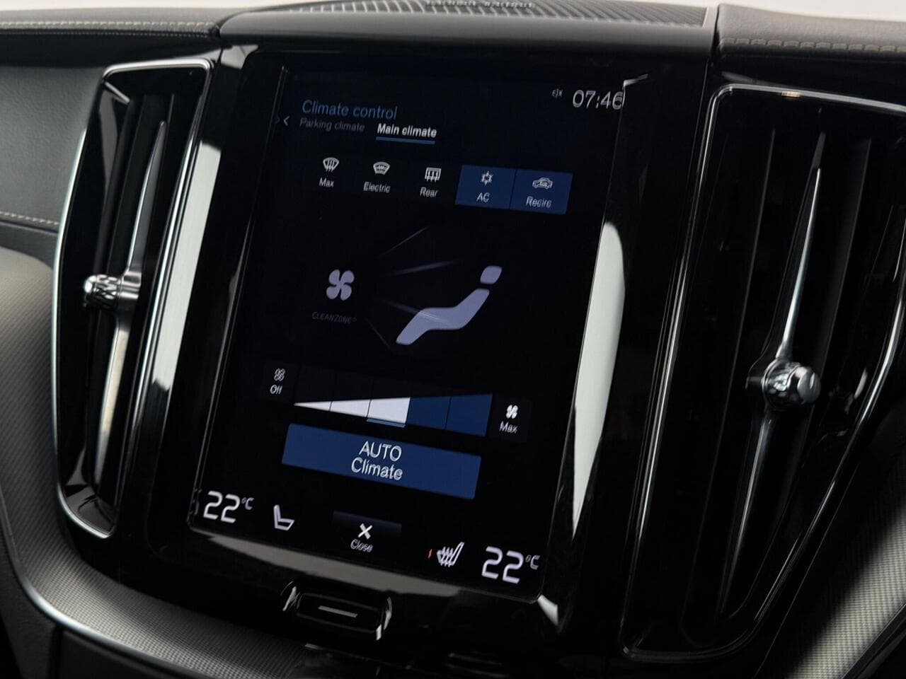 Volvo XC60 thumbnail Infotainment System