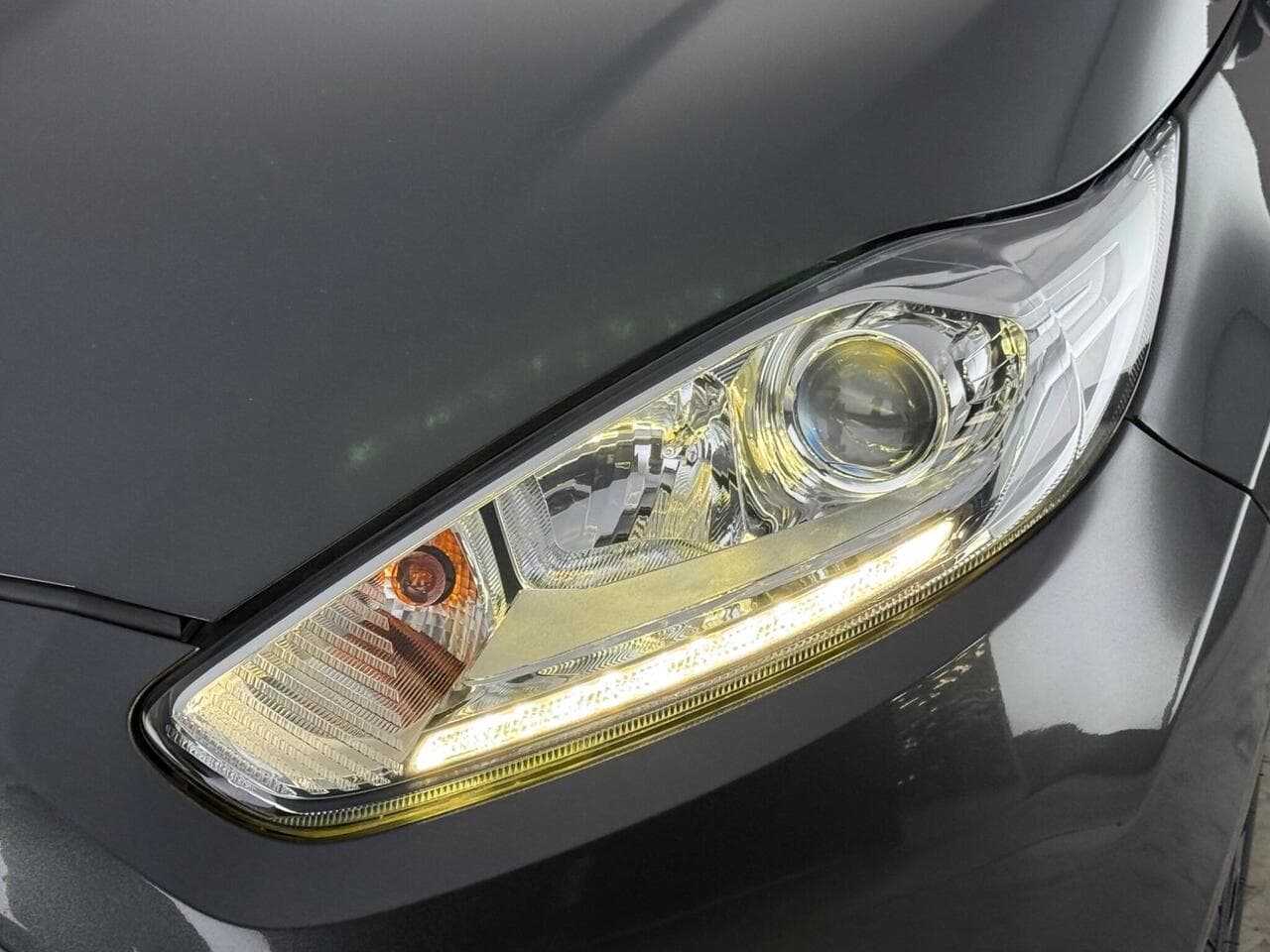 Ford Fiesta thumbnail Lights Front