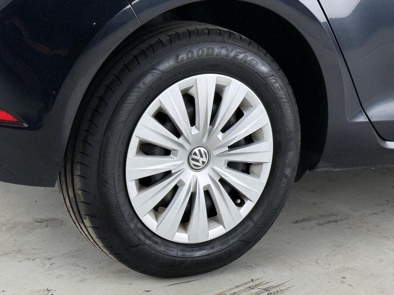 Volkswagen Golf thumbnail Wheel