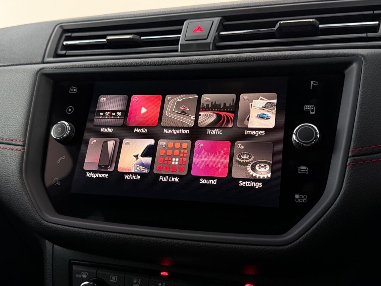 SEAT Arona thumbnail Infotainment System