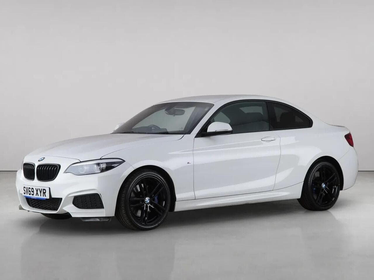 BMW 2 Series thumbnail Front Left