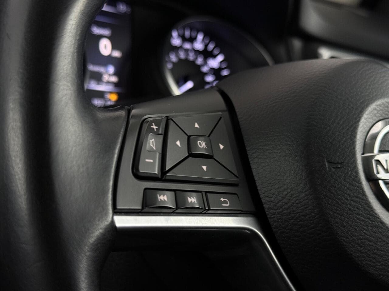 Nissan Qashqai thumbnail Misc Controls