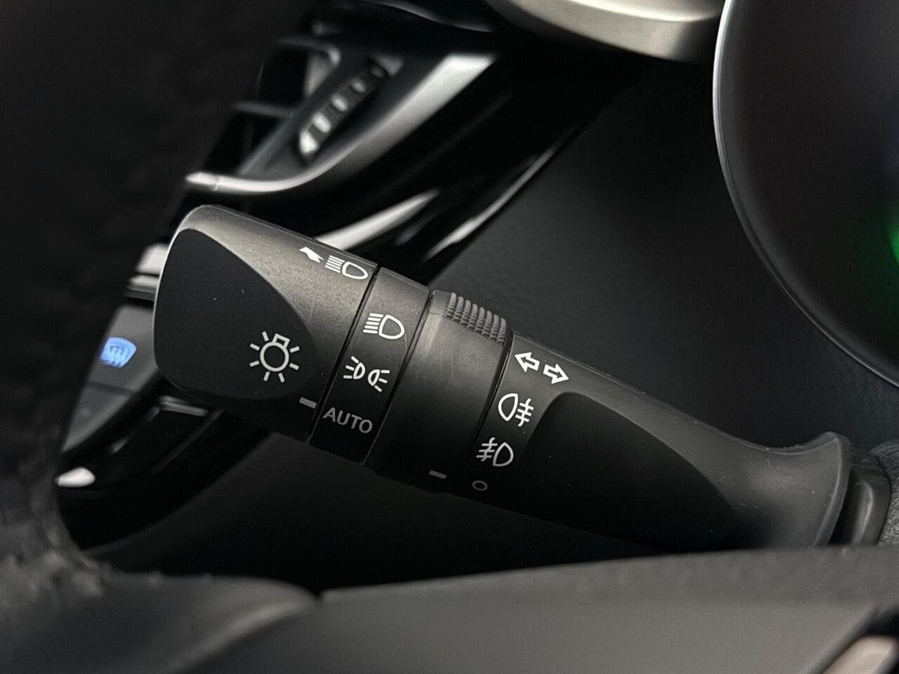 Toyota C-HR thumbnail Misc Controls
