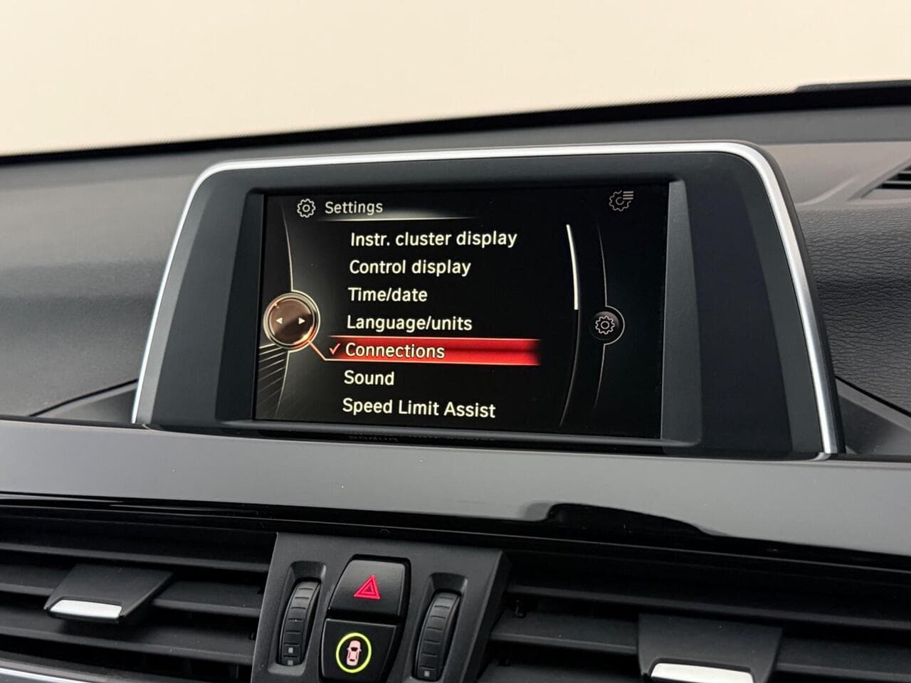 BMW X1 thumbnail Infotainment System