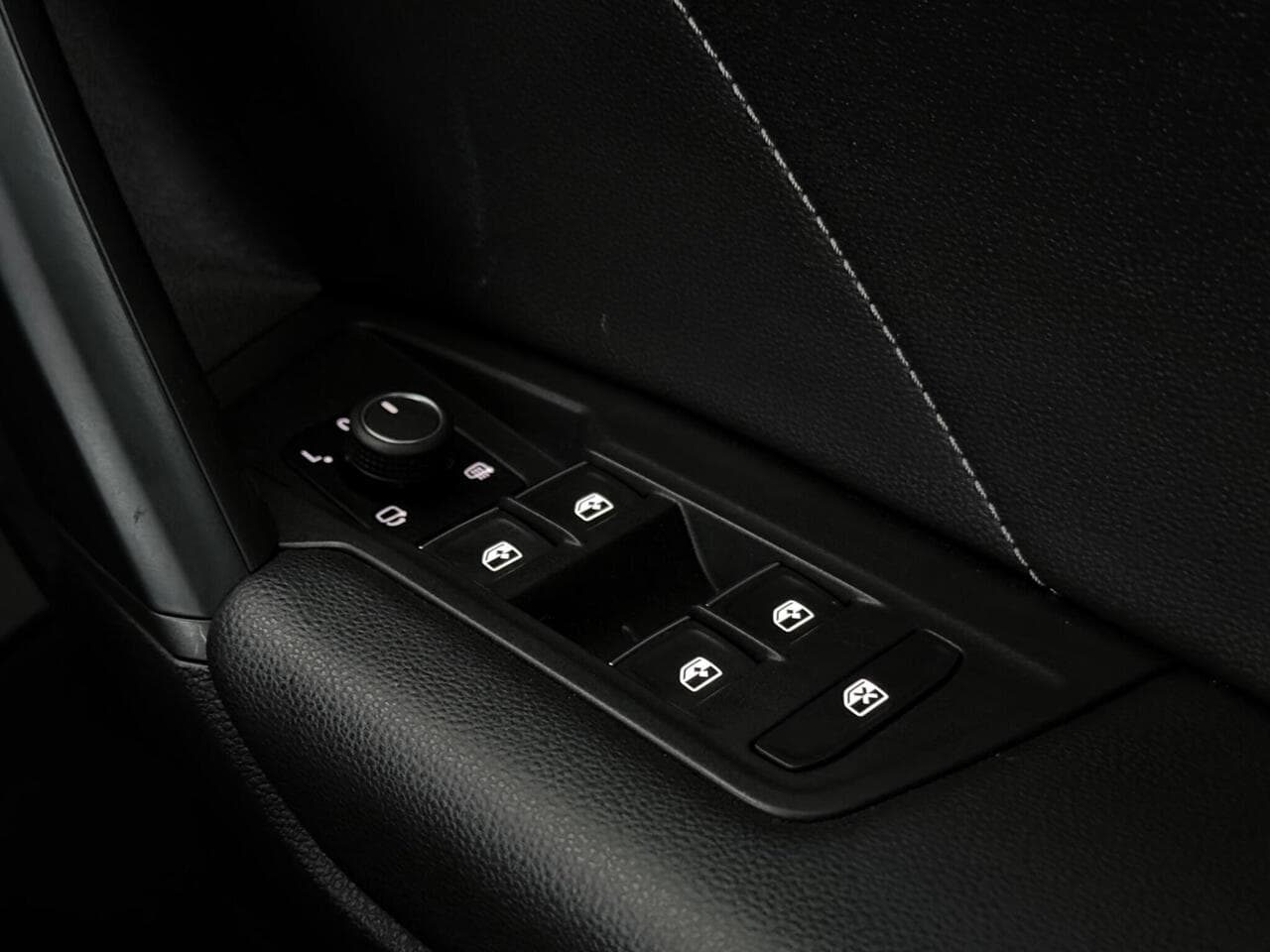 Volkswagen Tiguan thumbnail Misc Controls