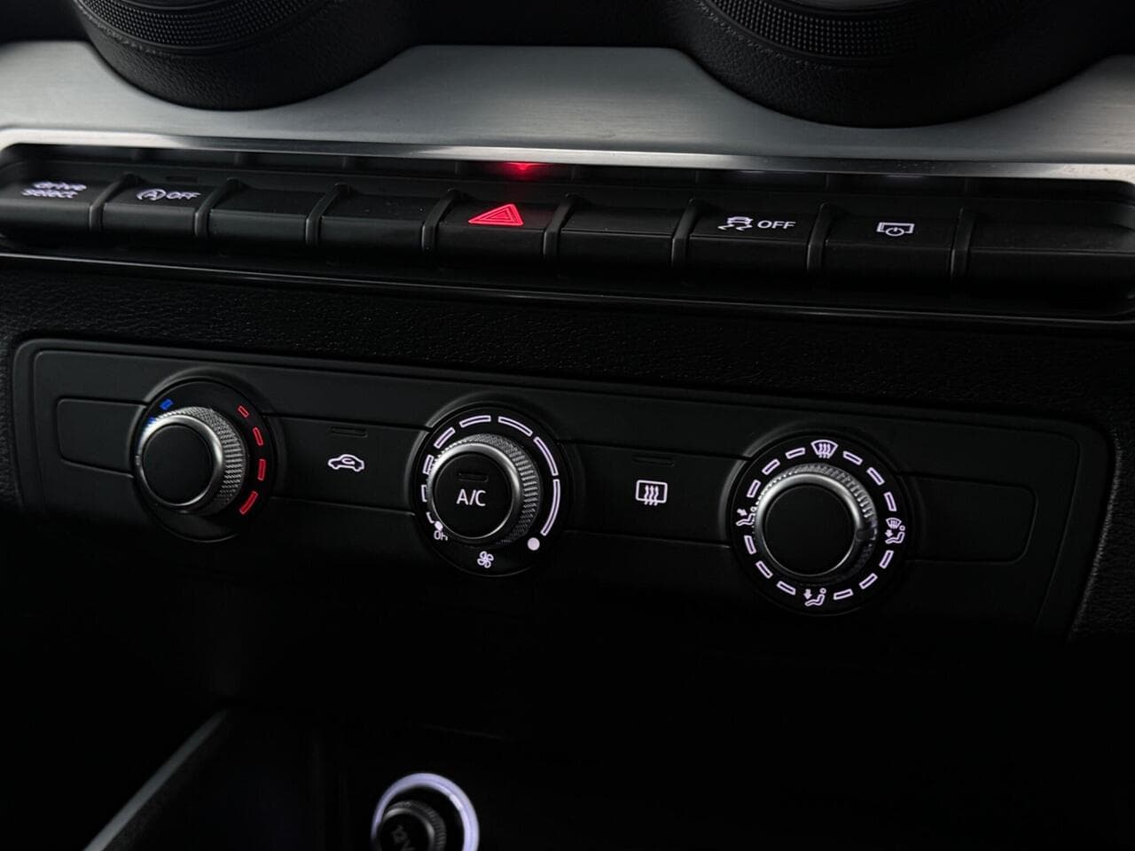Audi Q2 thumbnail Misc Controls