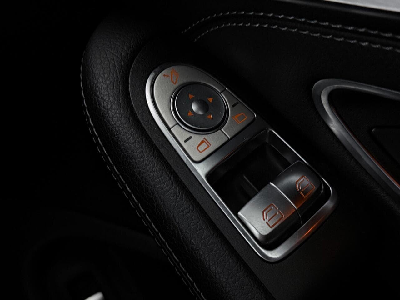 Mercedes-Benz C Class thumbnail Misc Controls