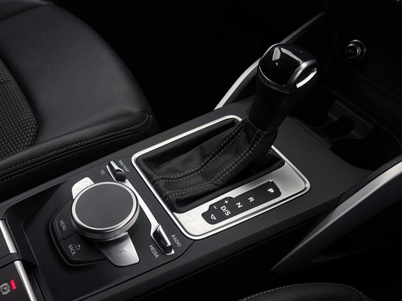Audi Q2 thumbnail Interior Front