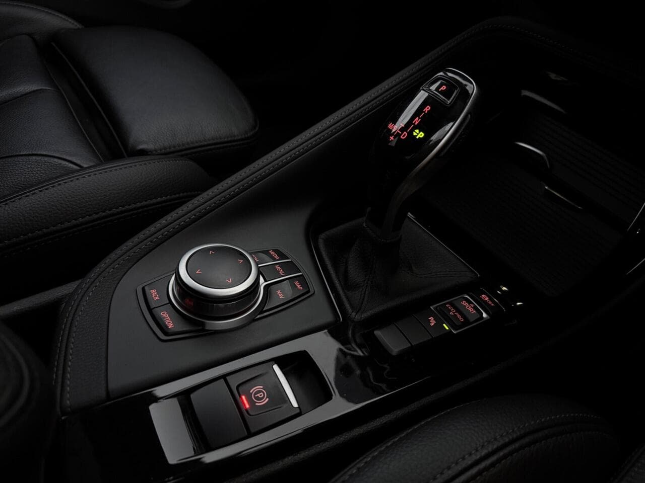 BMW X2 thumbnail Interior Front
