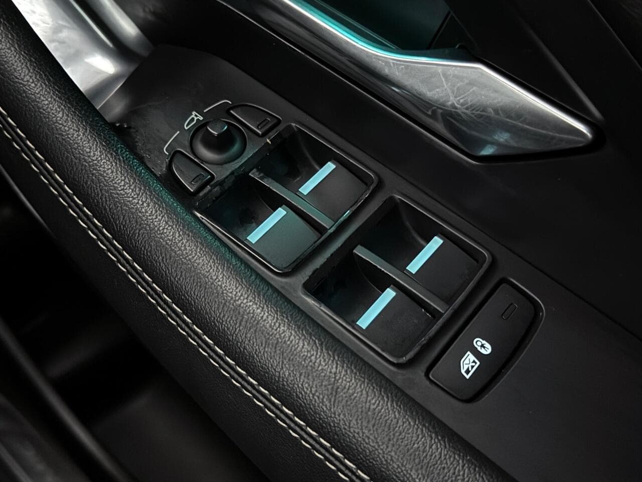 Jaguar E-PACE thumbnail Misc Controls