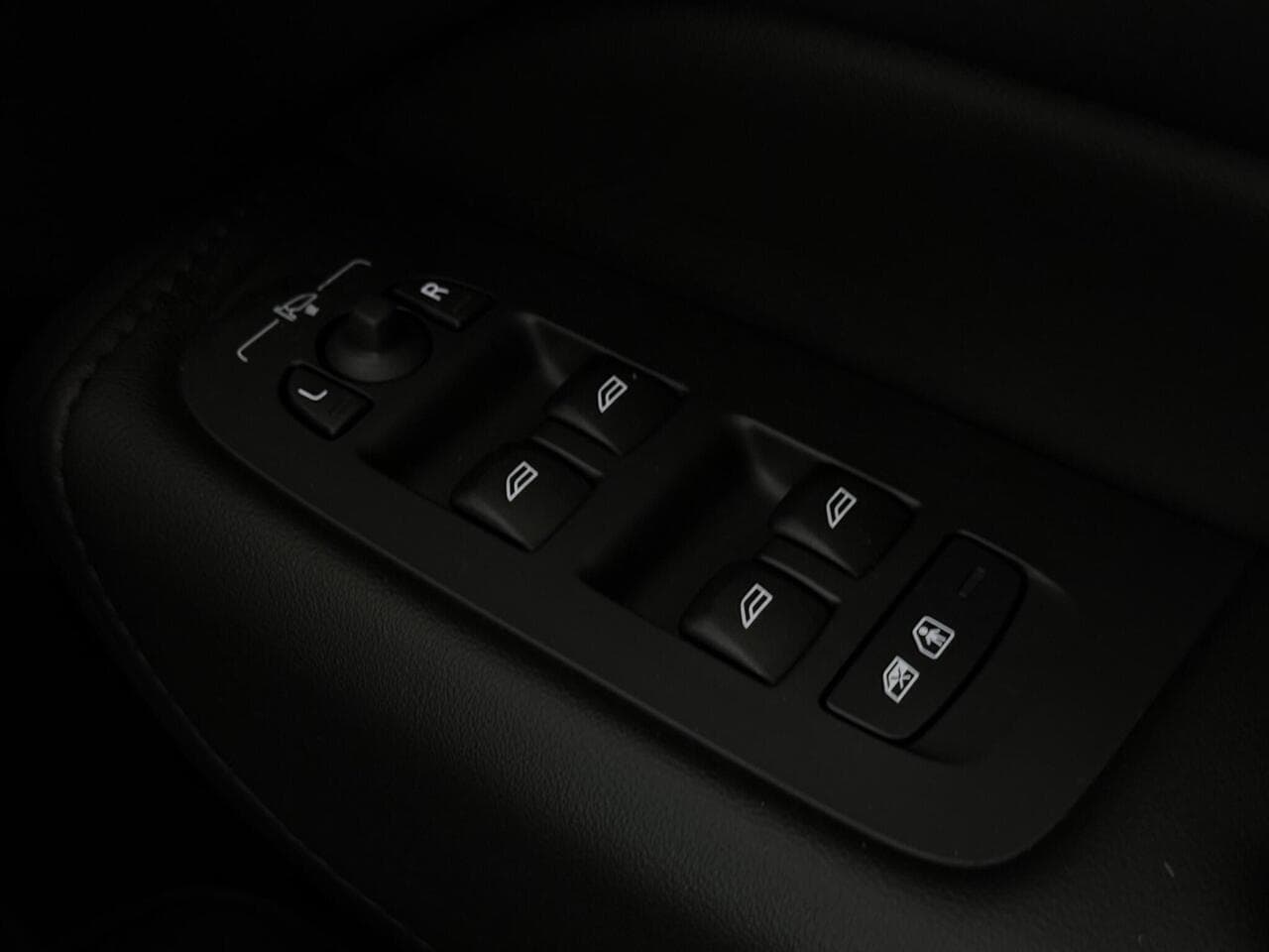 Volvo XC60 thumbnail Misc Controls