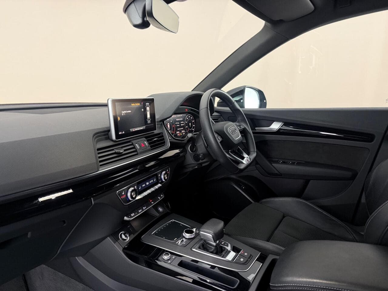 Audi Q5 thumbnail Interior Front