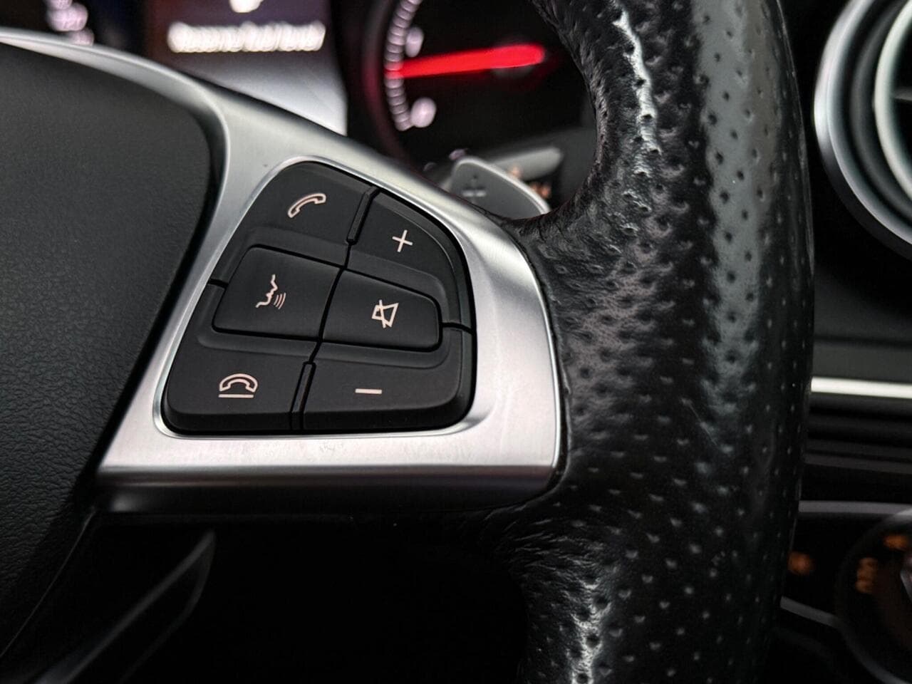 Mercedes-Benz GLC thumbnail Misc Controls