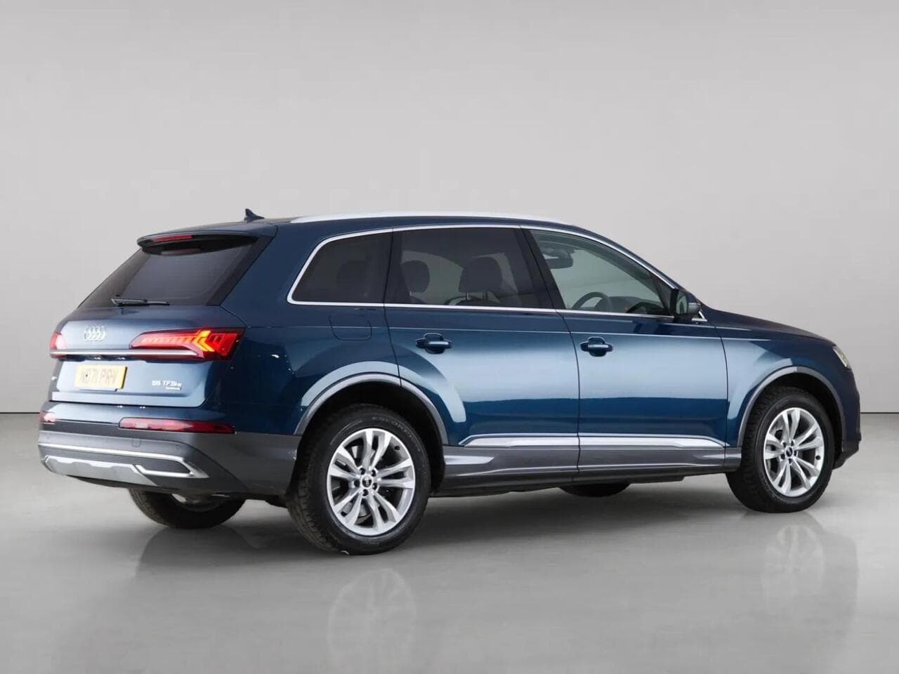 Audi Q7 thumbnail Side Right