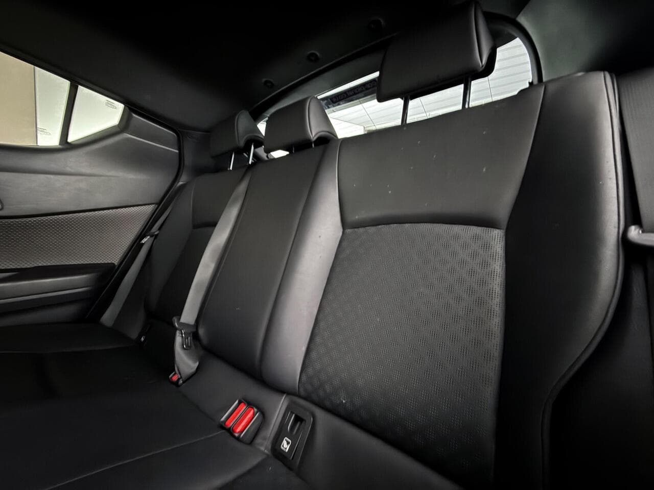 Toyota C-HR thumbnail Seats Rear