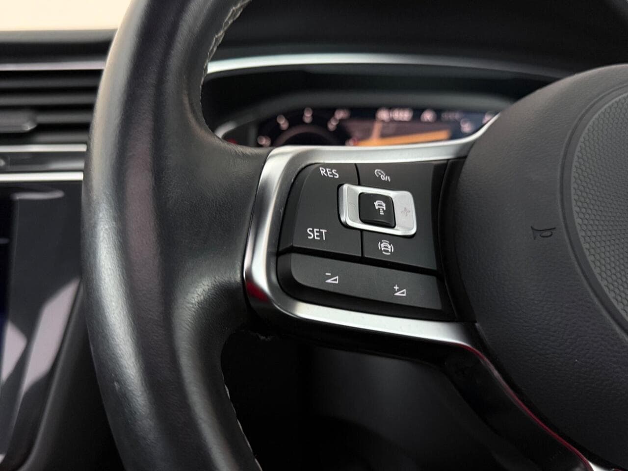 Volkswagen Tiguan Allspace thumbnail Misc Controls