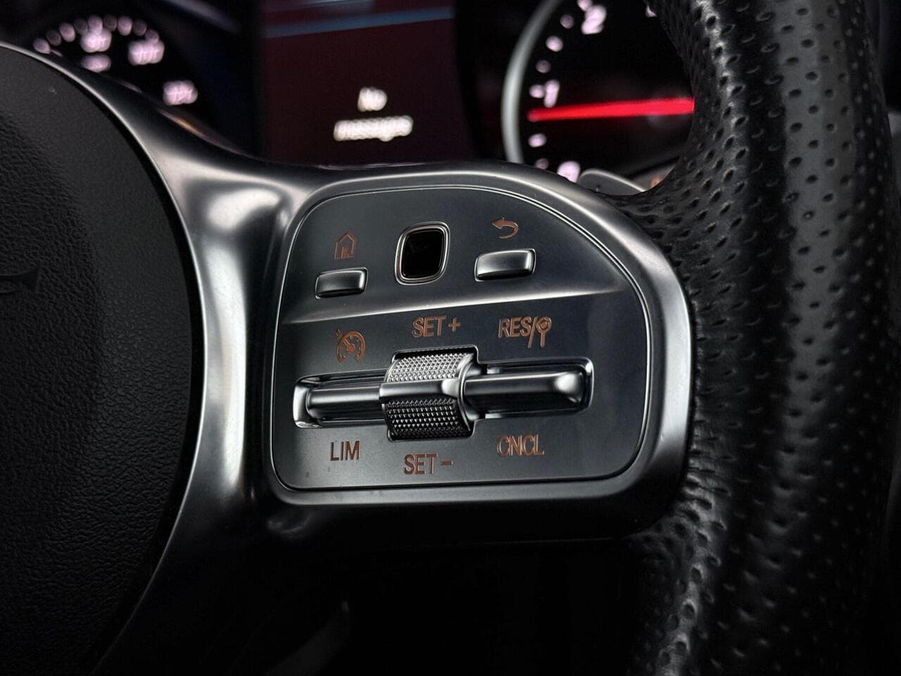 Mercedes-Benz GLC thumbnail Misc Controls