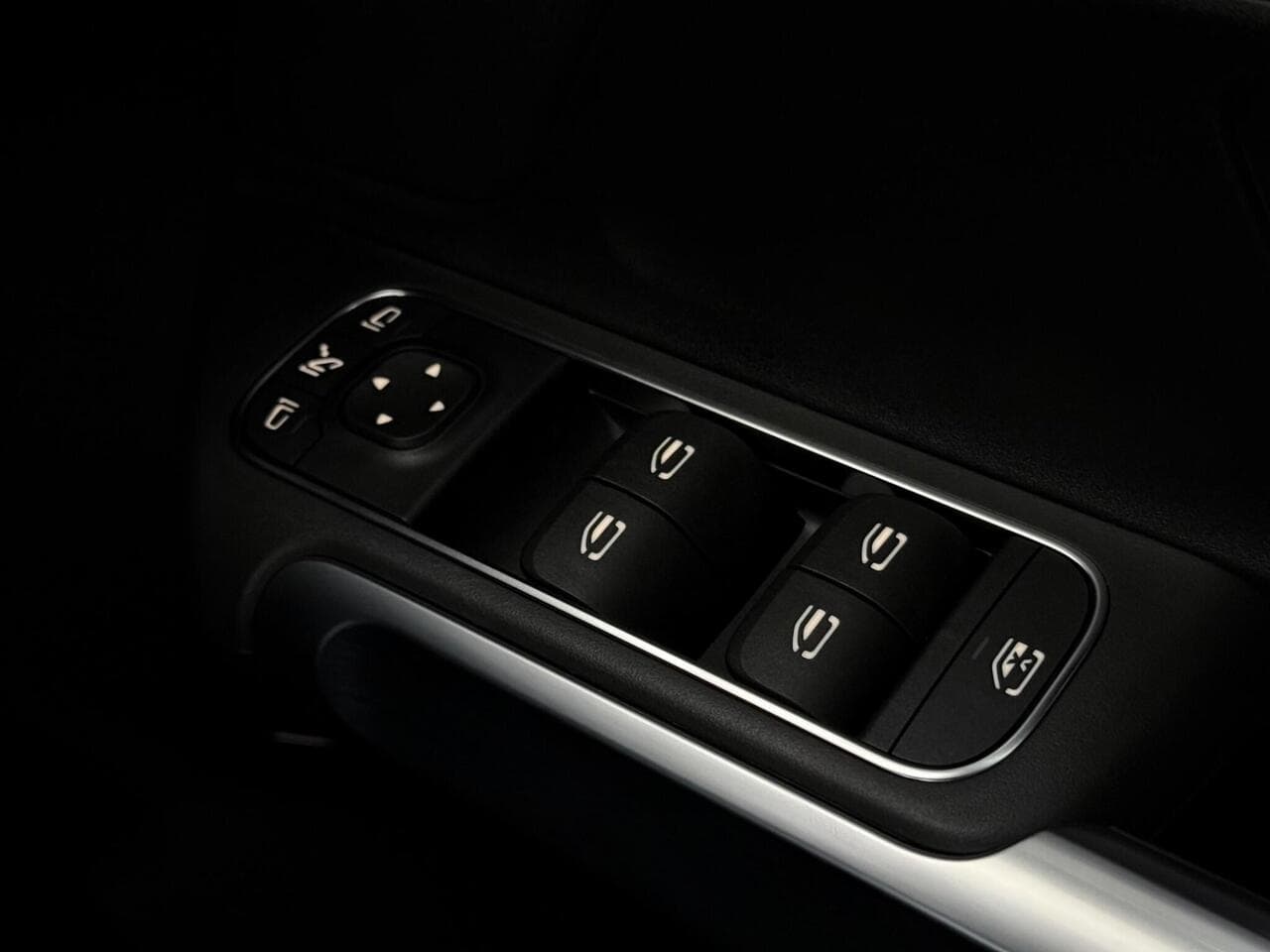 Mercedes-Benz GLB thumbnail Misc Controls