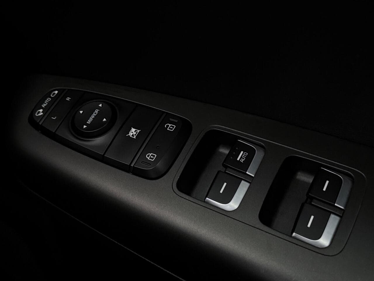 Kia Sportage thumbnail Misc Controls