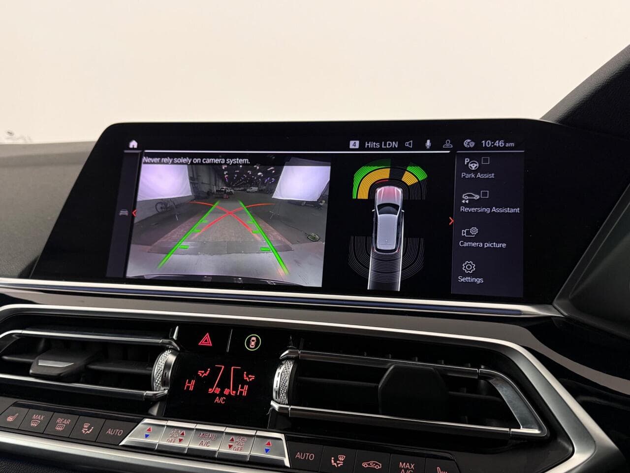 BMW X5 thumbnail Infotainment System
