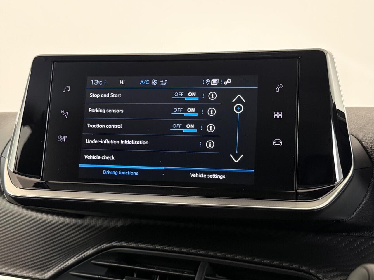 Peugeot 208 thumbnail Infotainment System