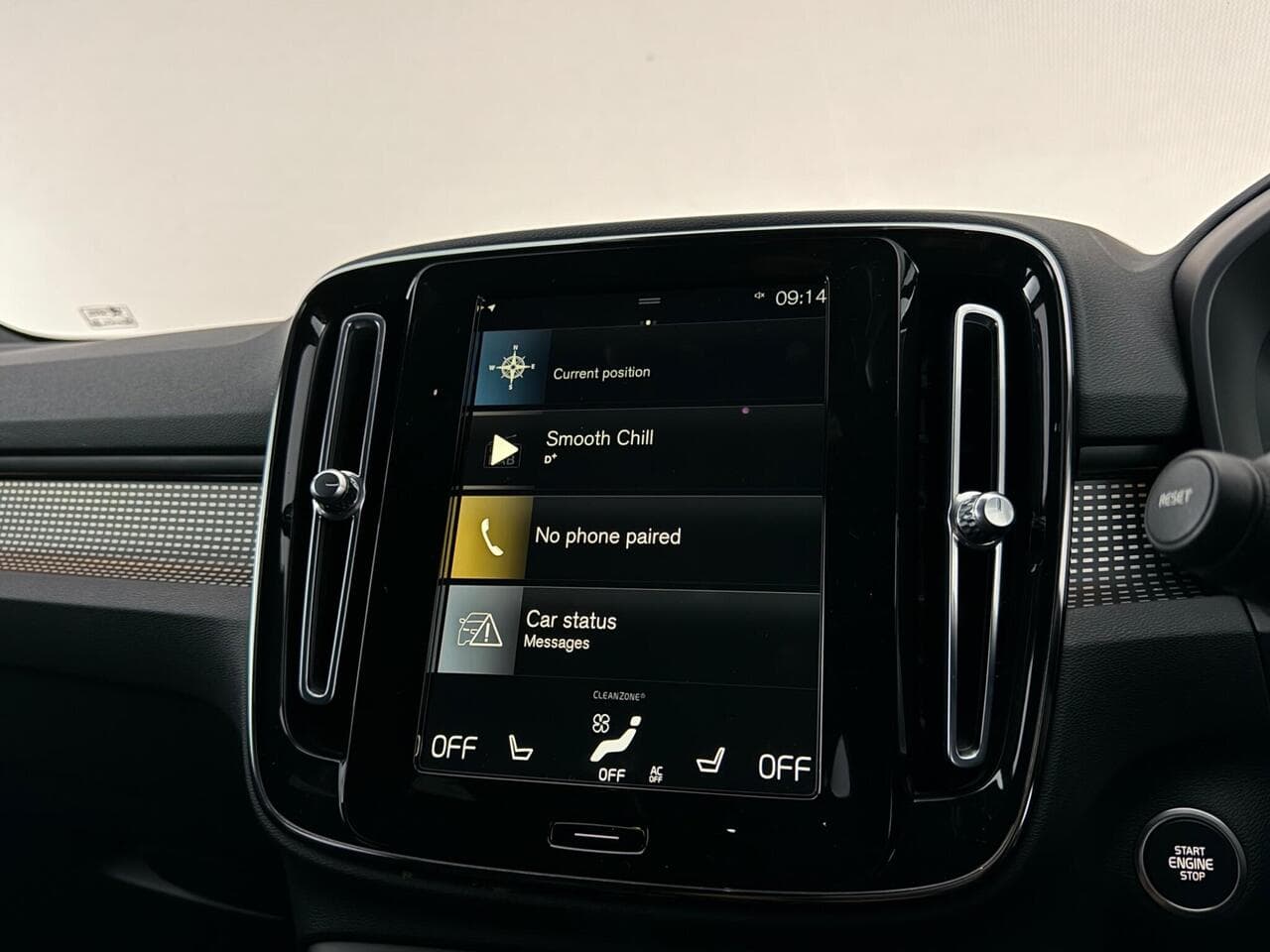 Volvo XC40 thumbnail Infotainment System