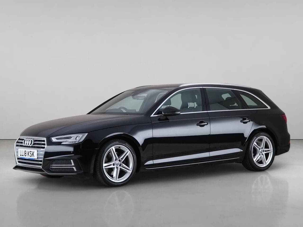 Audi A4 Avant thumbnail Front Left