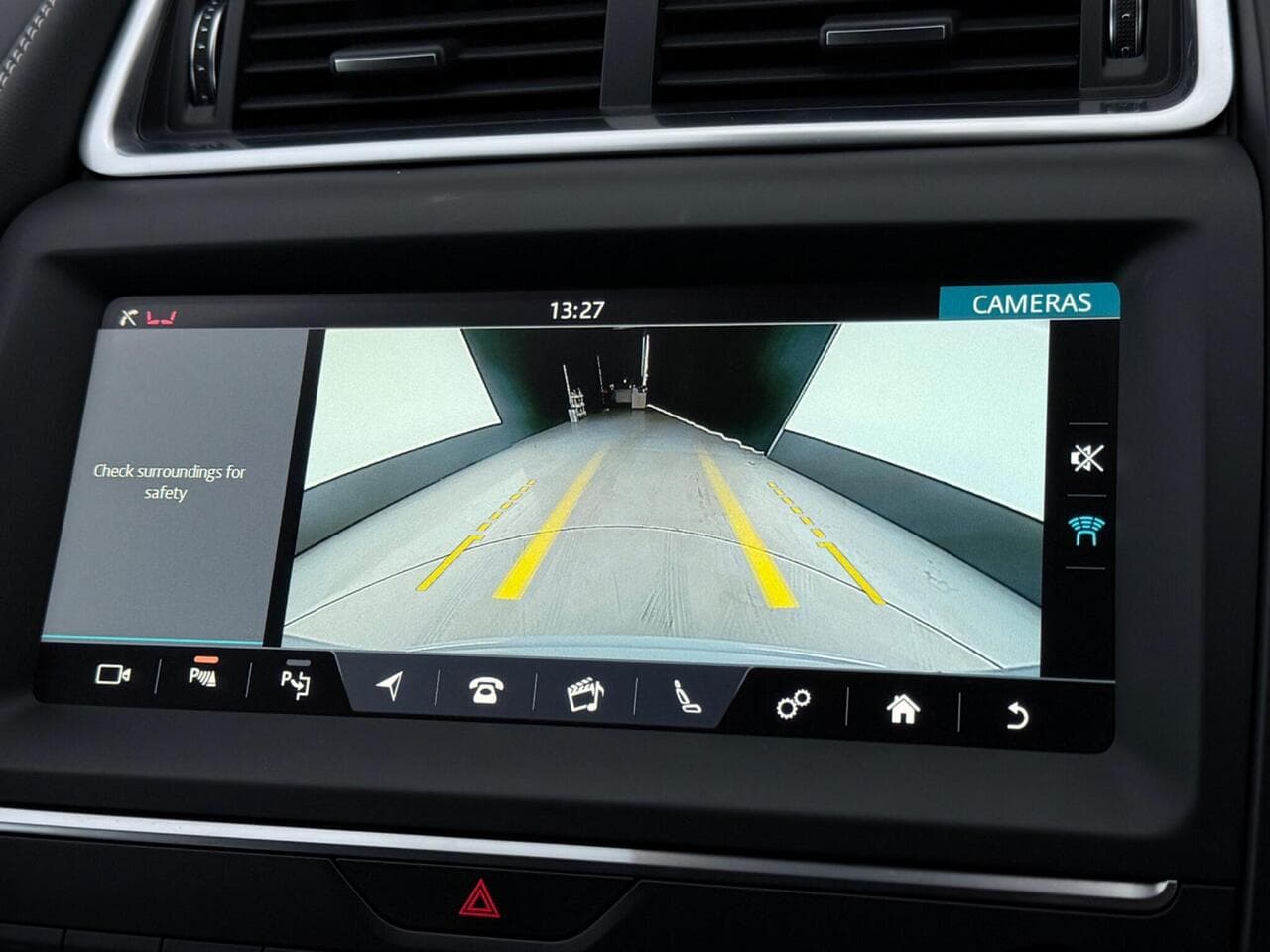Jaguar E-PACE thumbnail Infotainment System
