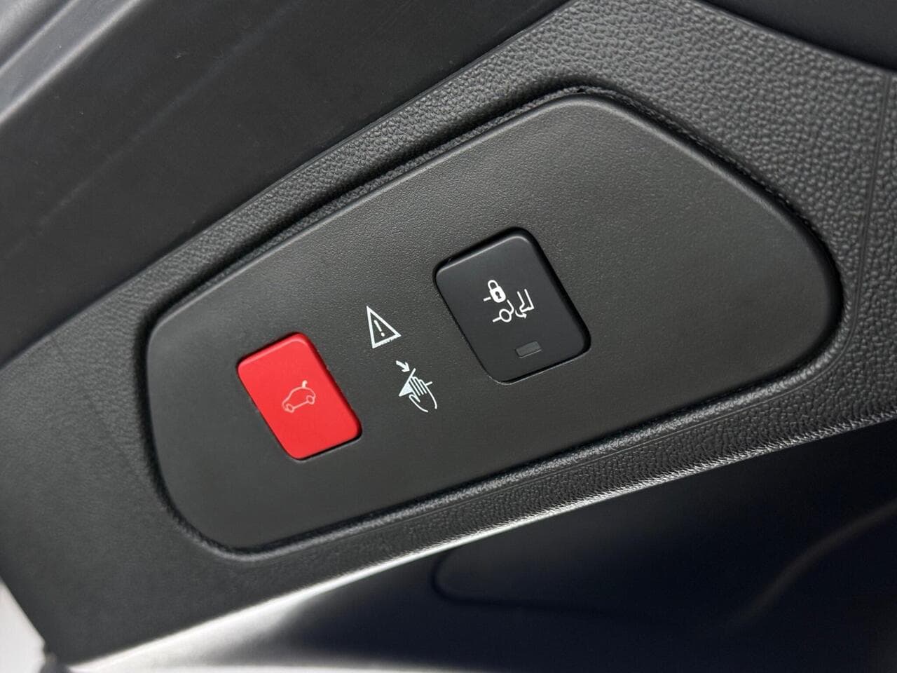 Vauxhall Grandland X thumbnail Misc Controls