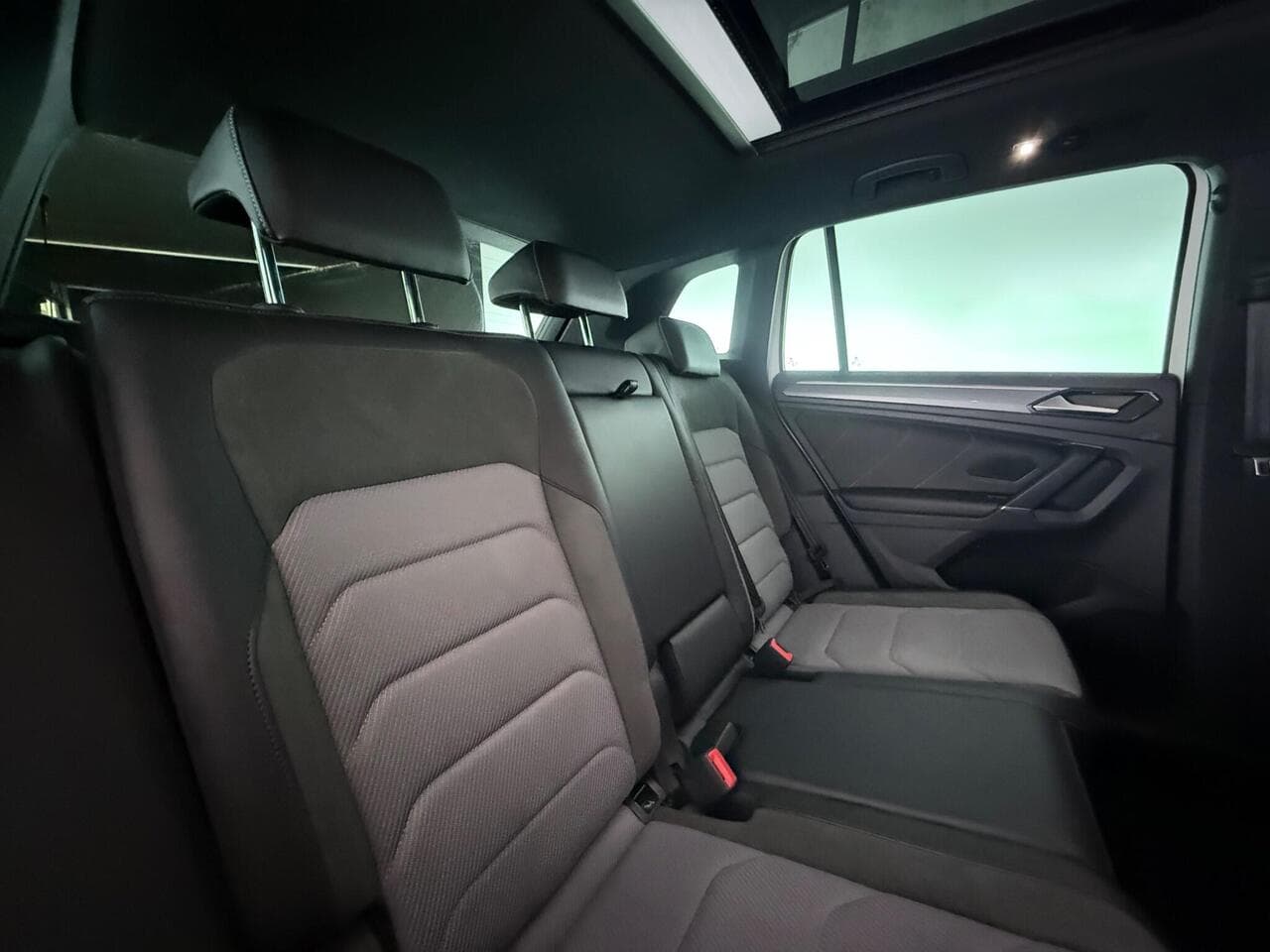 Volkswagen Tiguan thumbnail Seats Rear