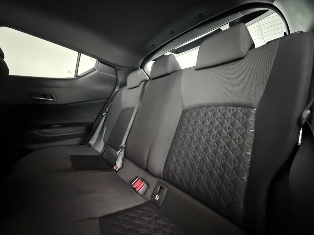 Toyota C-HR thumbnail Seats Rear