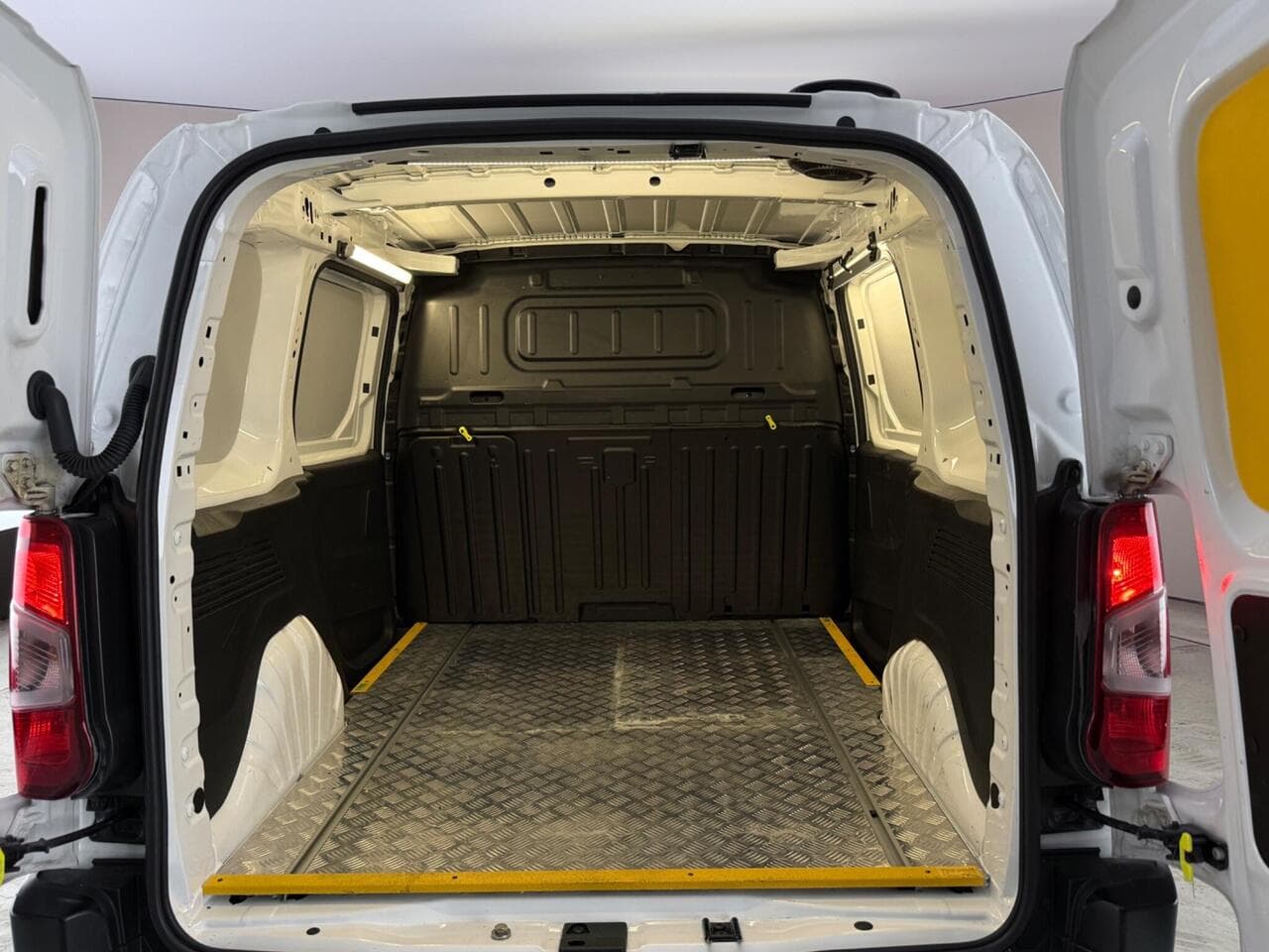Peugeot Partner thumbnail Cargo Space